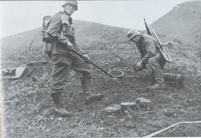 pionier shovel holders Militaria Forums